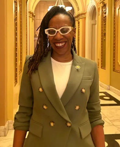 Congresswoman Simon wearing her official Member pin.